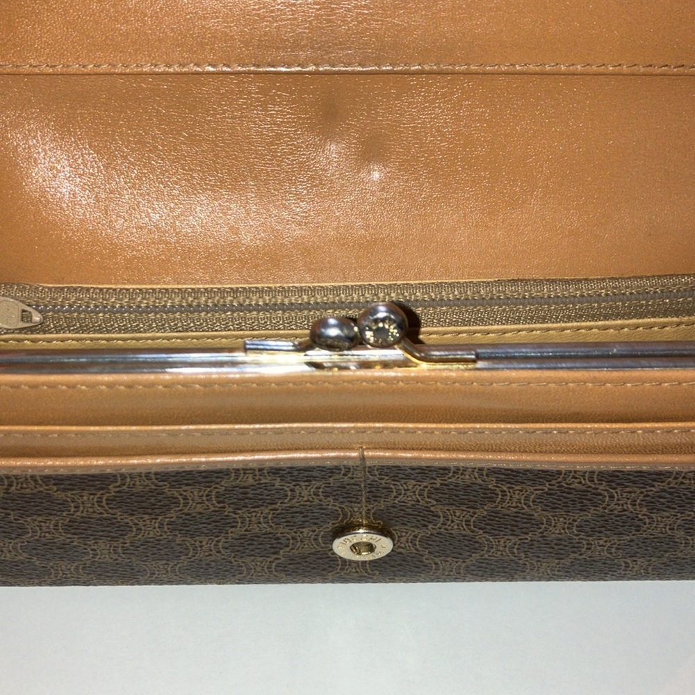 Celine vintage Kisslock monogram Wallet w/gold hardware excellent condit… - Picture 7 of 13